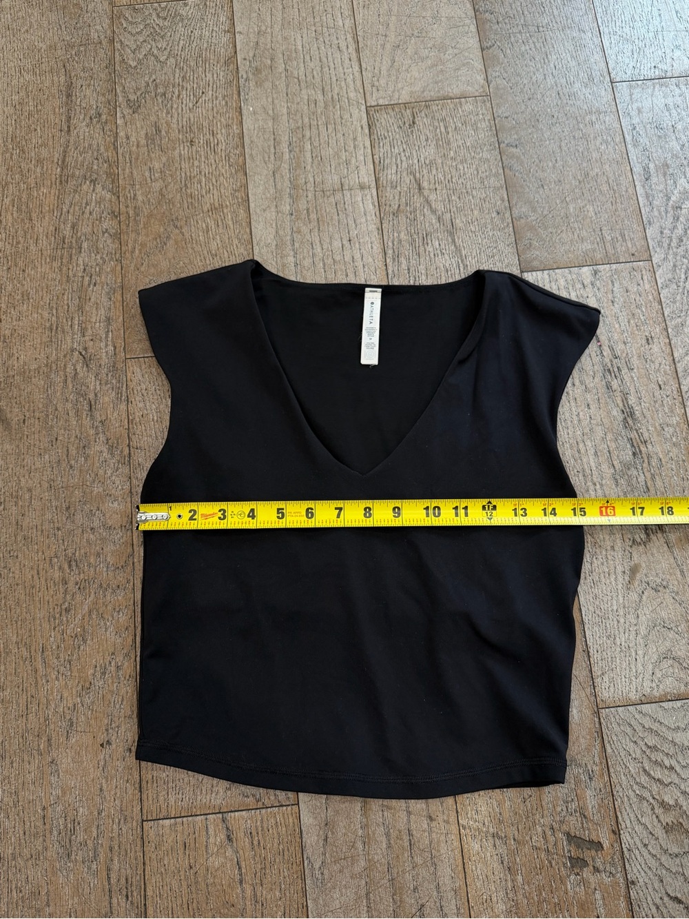 Athleta Transcend Crop Tee Black V-Neck Cap Sleeve Yoga Top Bra Size M - Picture 6 of 10